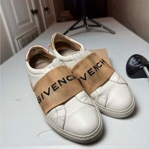 Used women Givenchy Urban Street Low-Top
Sneakers Sz 39 / US 9